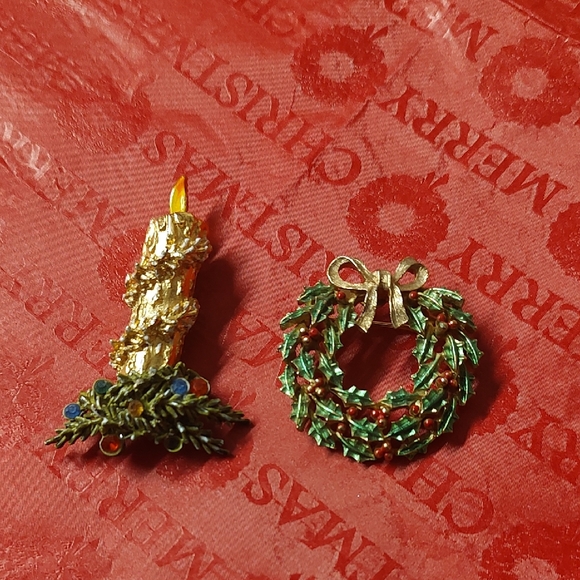 Jewelry - Festive Candle and Wreath Brooch Set